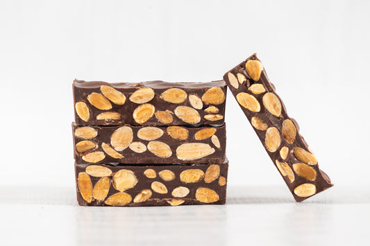 Turrón de Chocoleche con Almendras 300g